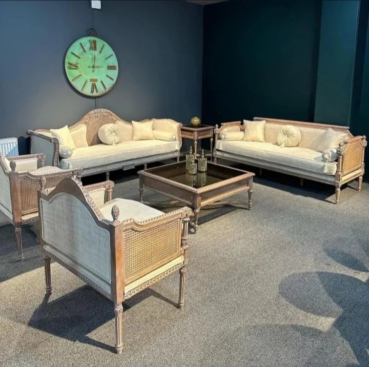 مبل کلاسیک کاجی